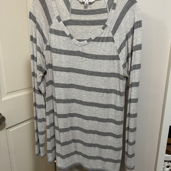 CAbi gray V-neck striped tunic, size M - Picture 1 of 5